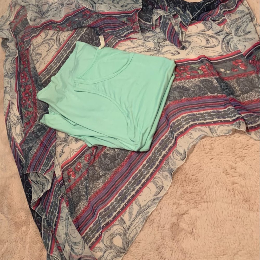 Flowy tank top, beach shoes, flowy wrap, shorts - Picture 6 of 6